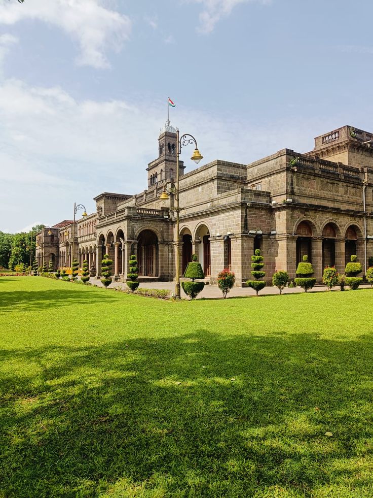 Pune University 📚🎓.jpg